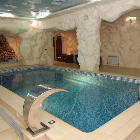 Kleopatra Vip Hotel Kamjanets-Podilskyj Exteriör bild