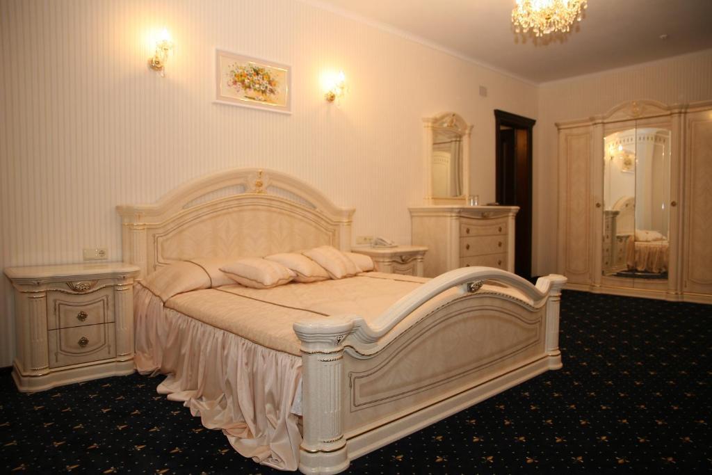 Kleopatra Vip Hotel Kamjanets-Podilskyj Rum bild