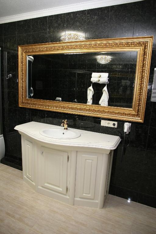 Kleopatra Vip Hotel Kamjanets-Podilskyj Rum bild