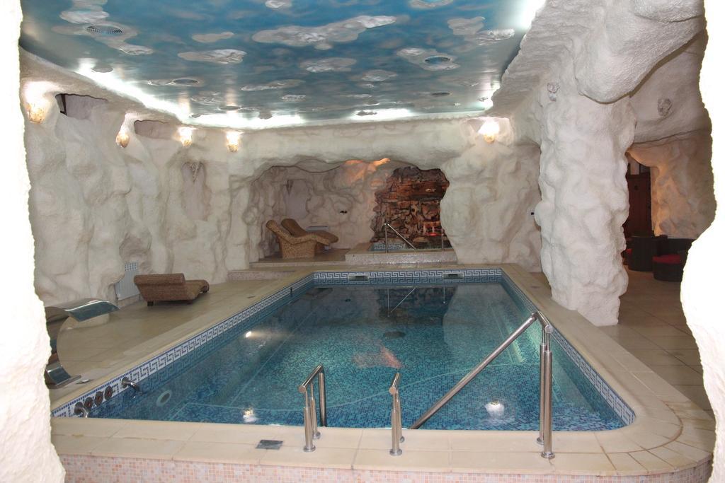 Kleopatra Vip Hotel Kamjanets-Podilskyj Exteriör bild