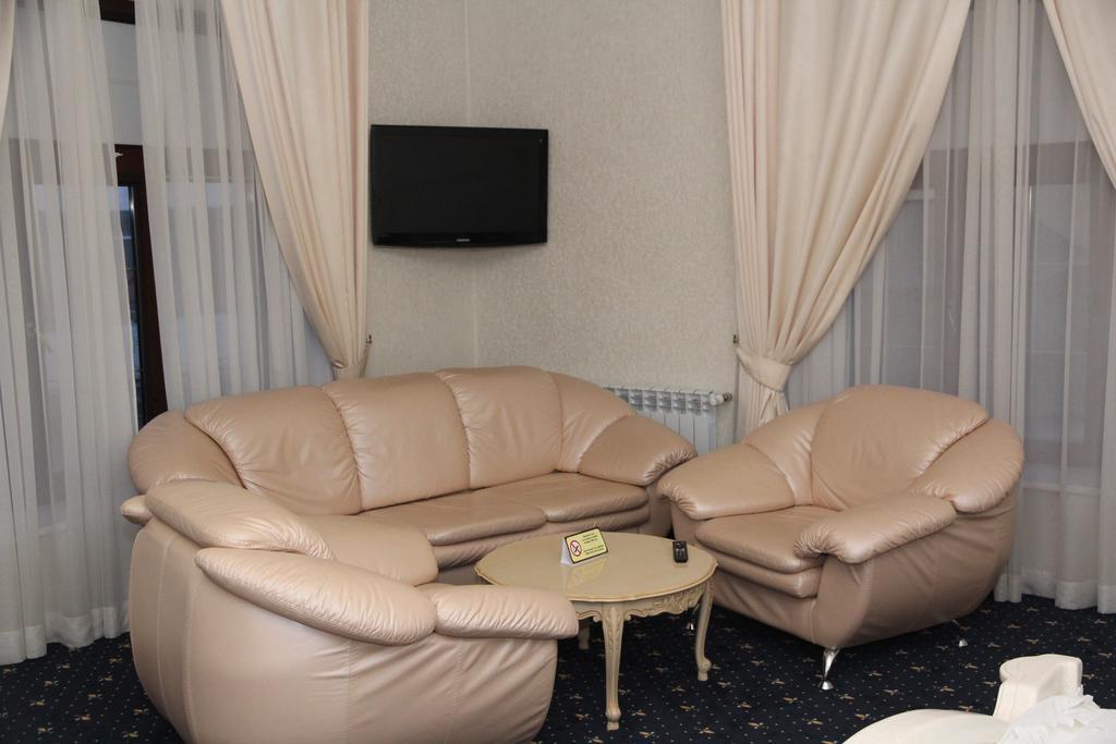 Kleopatra Vip Hotel Kamjanets-Podilskyj Exteriör bild